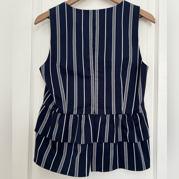 Gianni Bini V-Neck Tiered Ruffled Top | size 8 - Picture 2 of 13